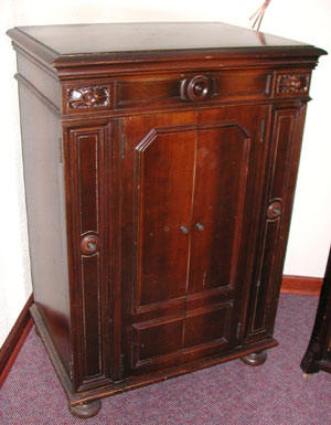 antique victrola cabinet