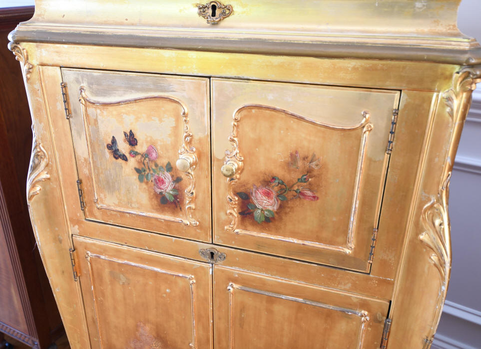 Cabinet detail